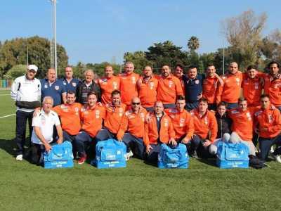 Anche Picone pu� vantare una sua storia calcistica. Nella stagione 1945-46 una squadra omonima gioc� infatti un campionato di Prima Divisione. Poi nel 1996 un gruppo di residenti del rione fond� una nuova squadra che vanta un piccolo record essendo rimasta 20 anni di fila nella stessa serie: la Terza Categoria. Si � sciolta nel 2016